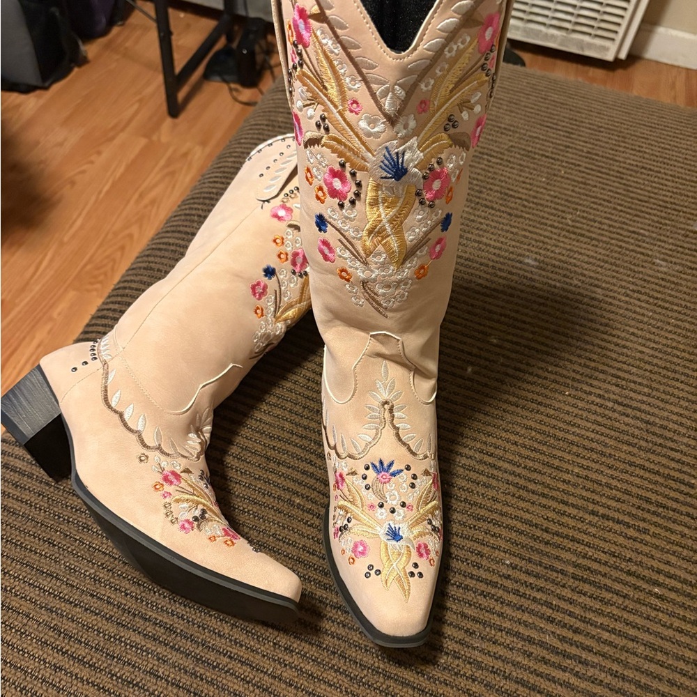 Embroidered Floral Western Boots